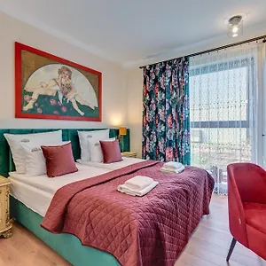 Apartment Granaria Premium Riverside & Parking By Downtown, Danzig